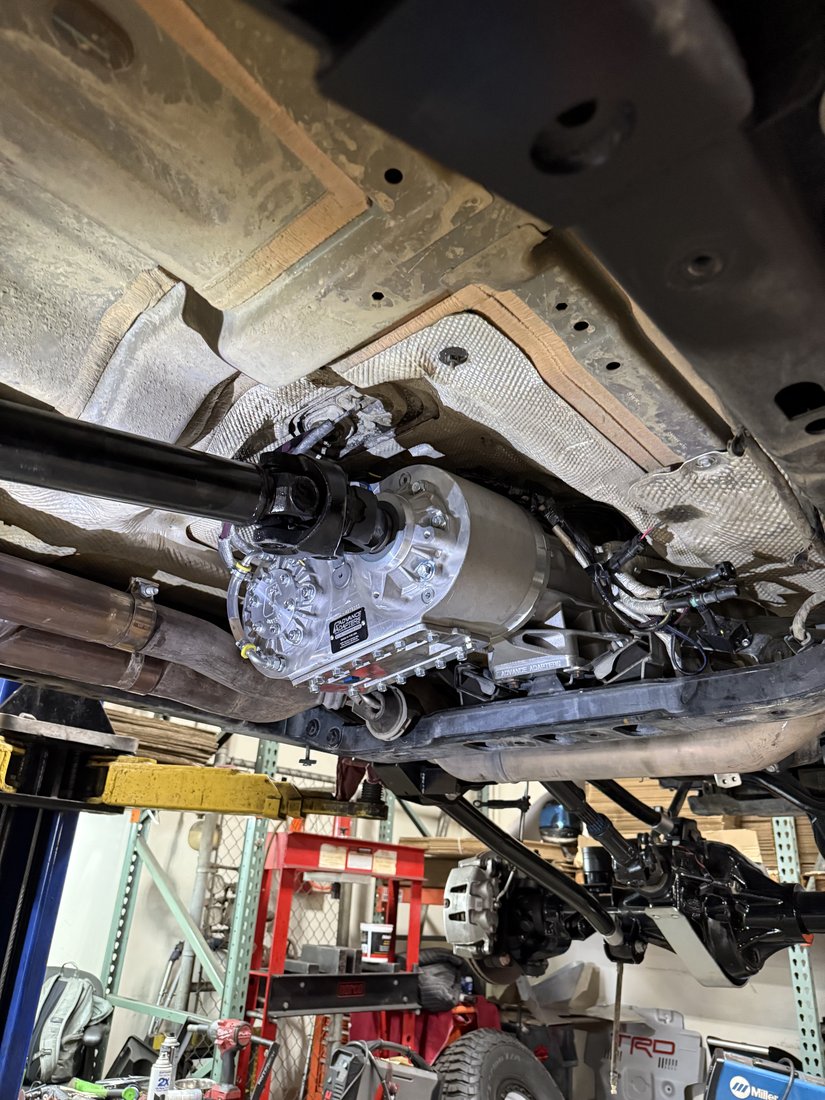 Aftermarket Atlas transfer case installed under the Jeep