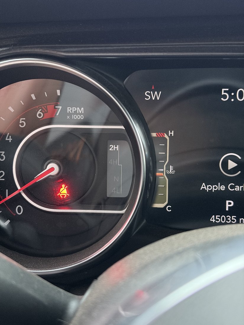 Instrument cluster showing a working 2H mode on the 392